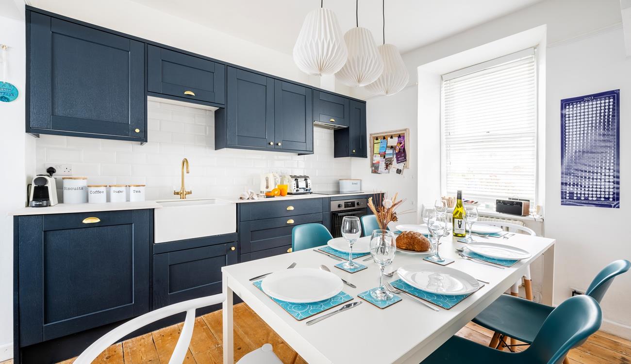 Sit around the dining table and tuck into a hearty breakfast surrounded by your nearest and dearest.