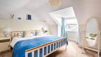 Climb into the soft sheets of the spacious king size bed and drift off into a dreamy night's slumber.