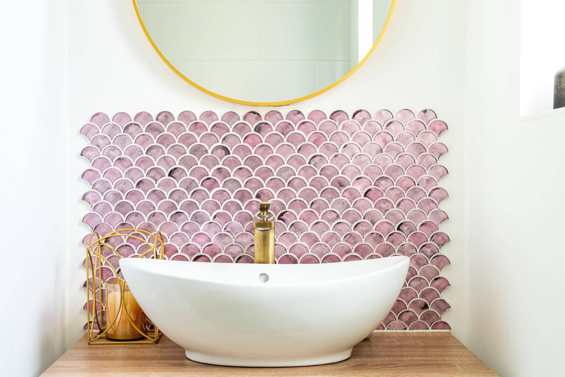 We love the splash back design behind the stylish sink!