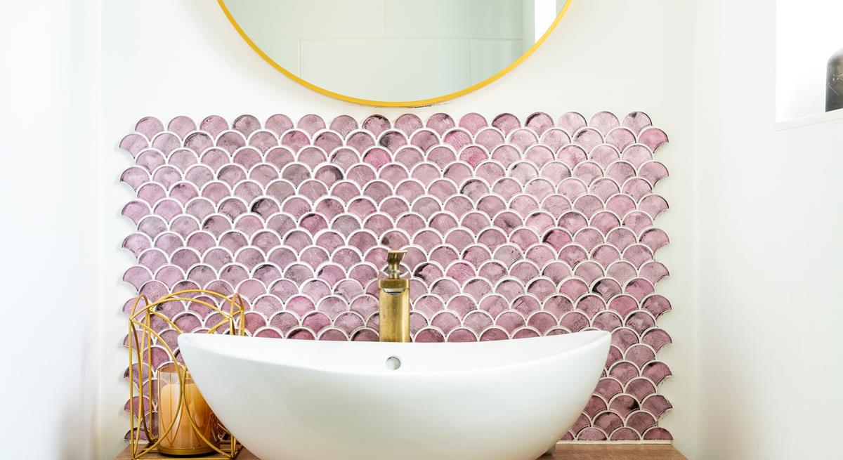 We love the splash back design behind the stylish sink!