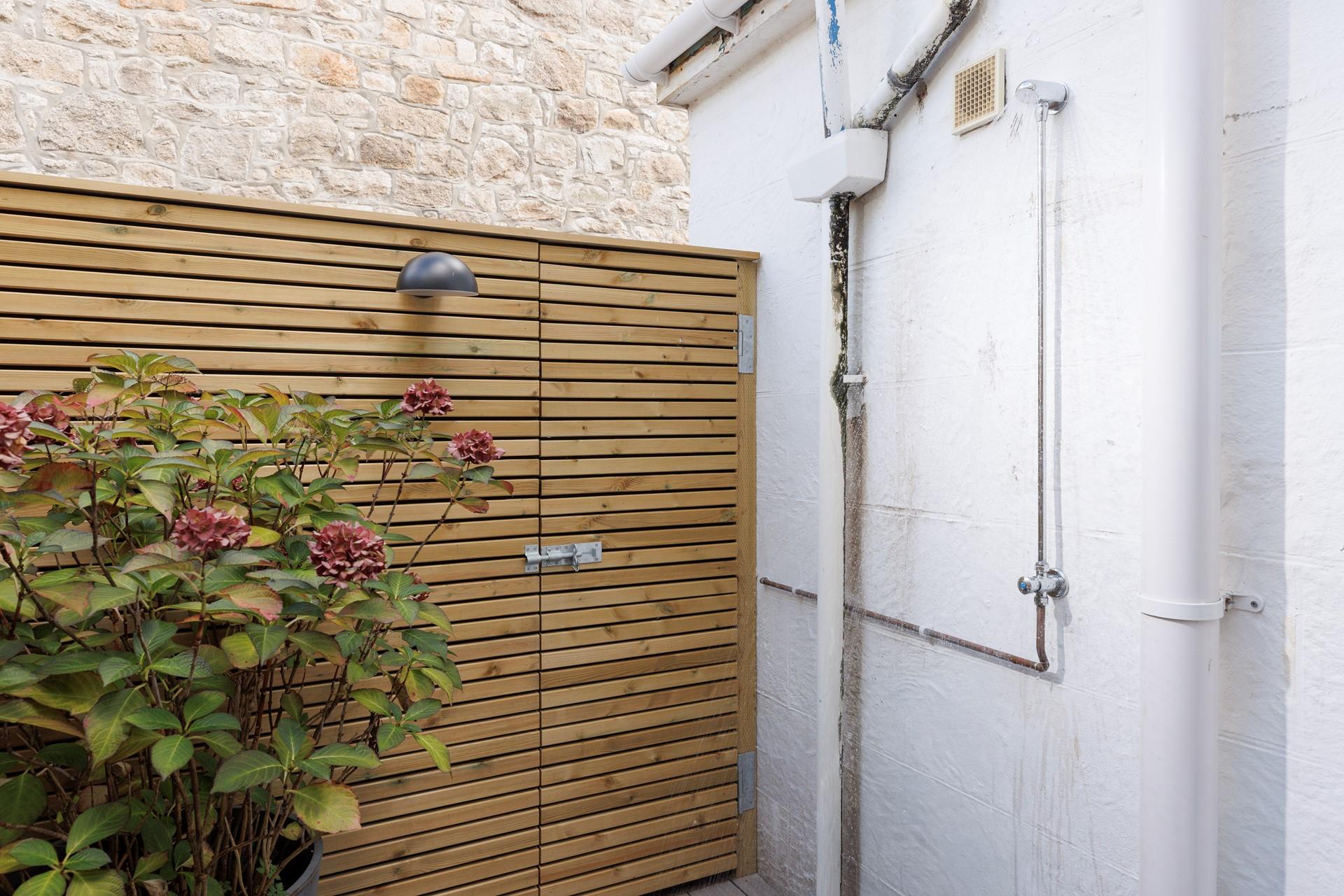 The outside shower is ideal for washing off wesuits and sandy toes.