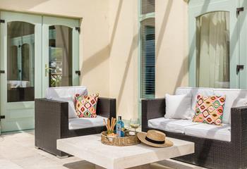 Soak up the sunshine on the balcony with your favourite beverage in hand.