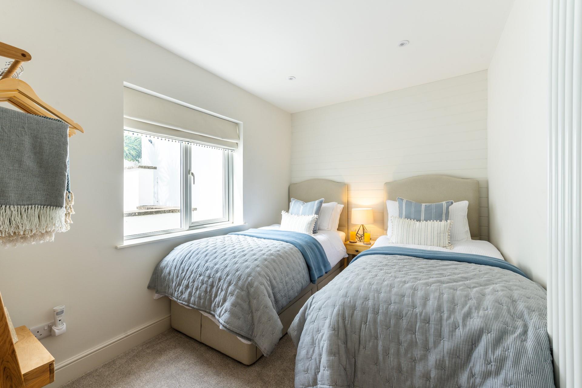 Bedroom 1 has zip and link beds to allow for flexible sleeping arrangements.