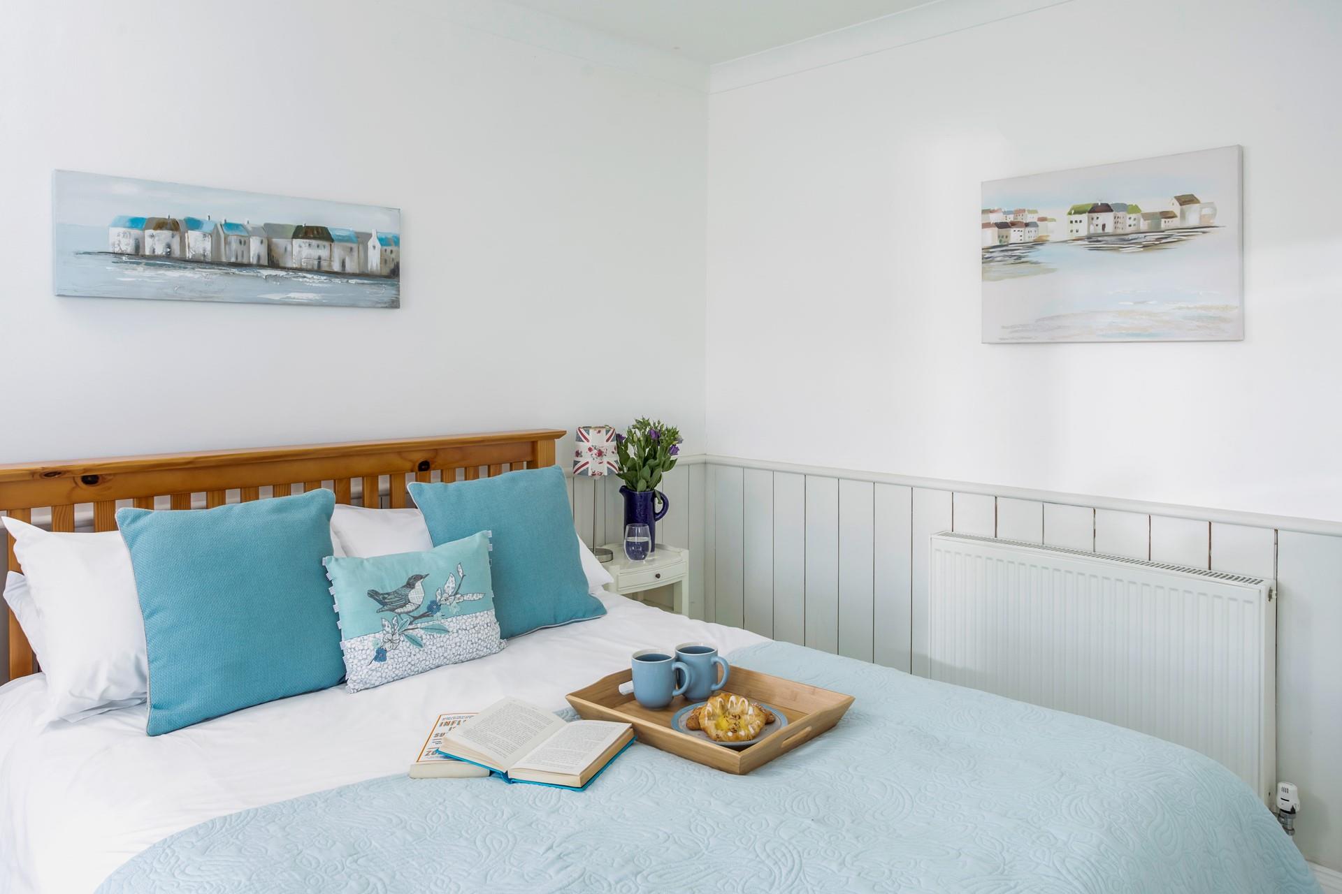 Tones of blue reflect the close proximity to the ocean.