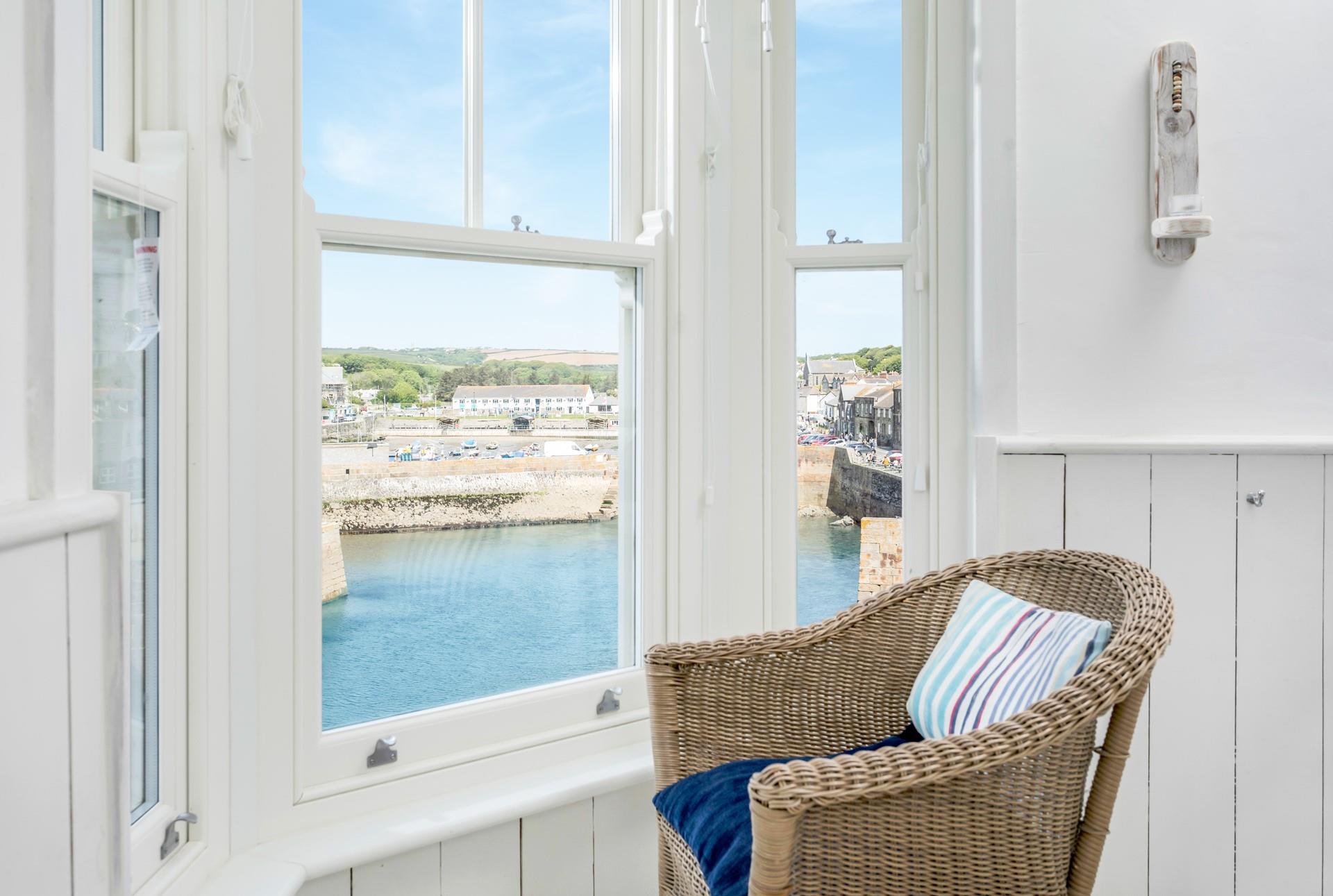 14 Bay View, Porthleven | Aspects Holidays