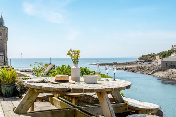 14 Bay View, Sleeps 8 in Porthleven
