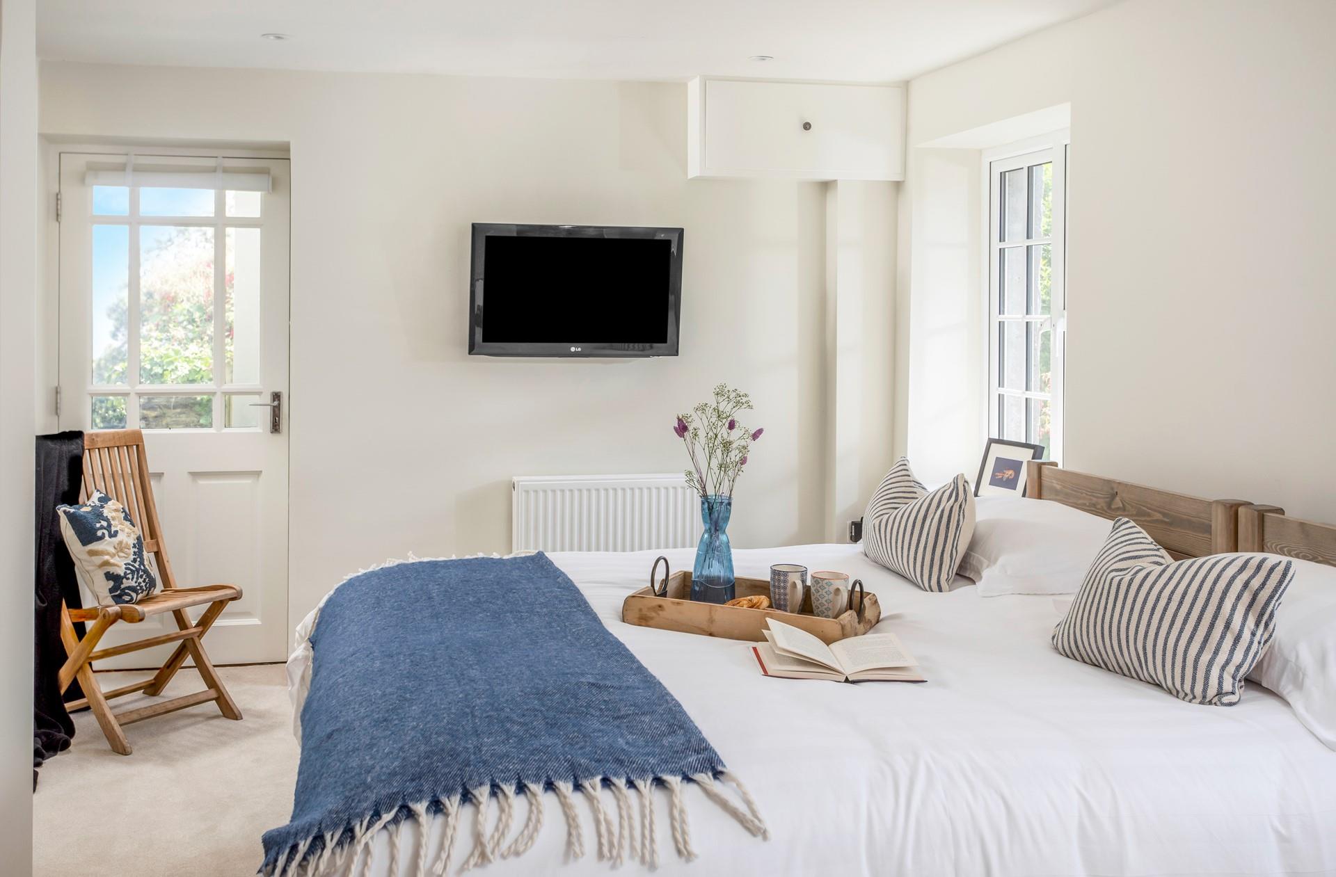 Bedroom 2 has zip and link beds to allow for flexible sleeping arrangements.