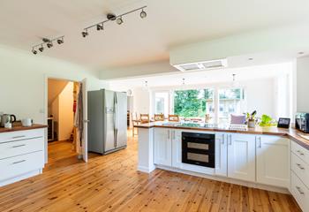 Prepare and cook delicious meals together in the spacious kitchen.