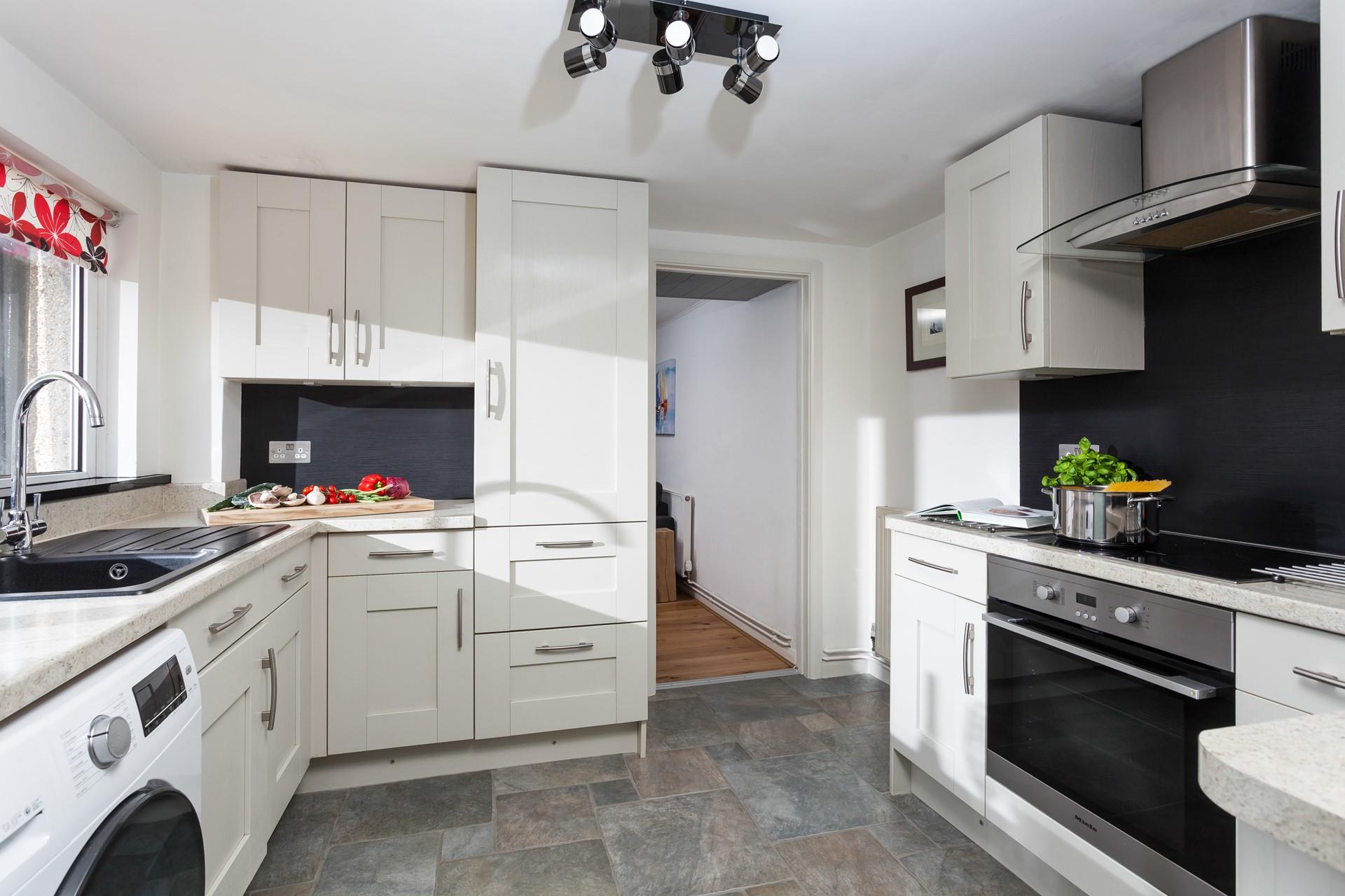 Step from the kitchen into the dining room, serving up a homecooked meal or tasty takeaway.