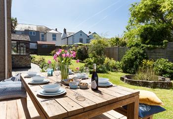 Immerse yourself in tranquil Cornish living at Raymond Cottage.