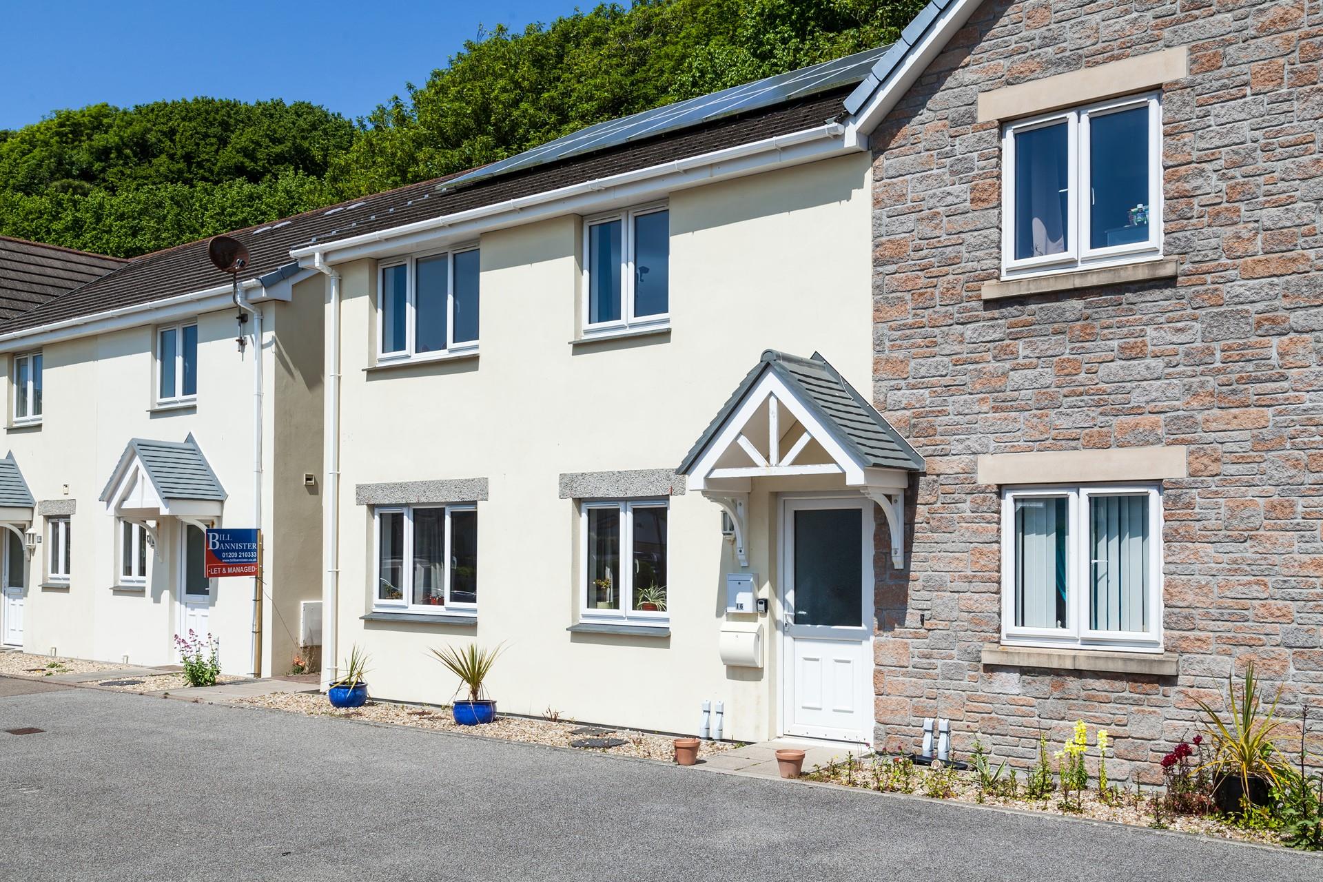 Take the 10-minute stroll to the beach, spend the day relaxing in the sand, and explore the rockpools.