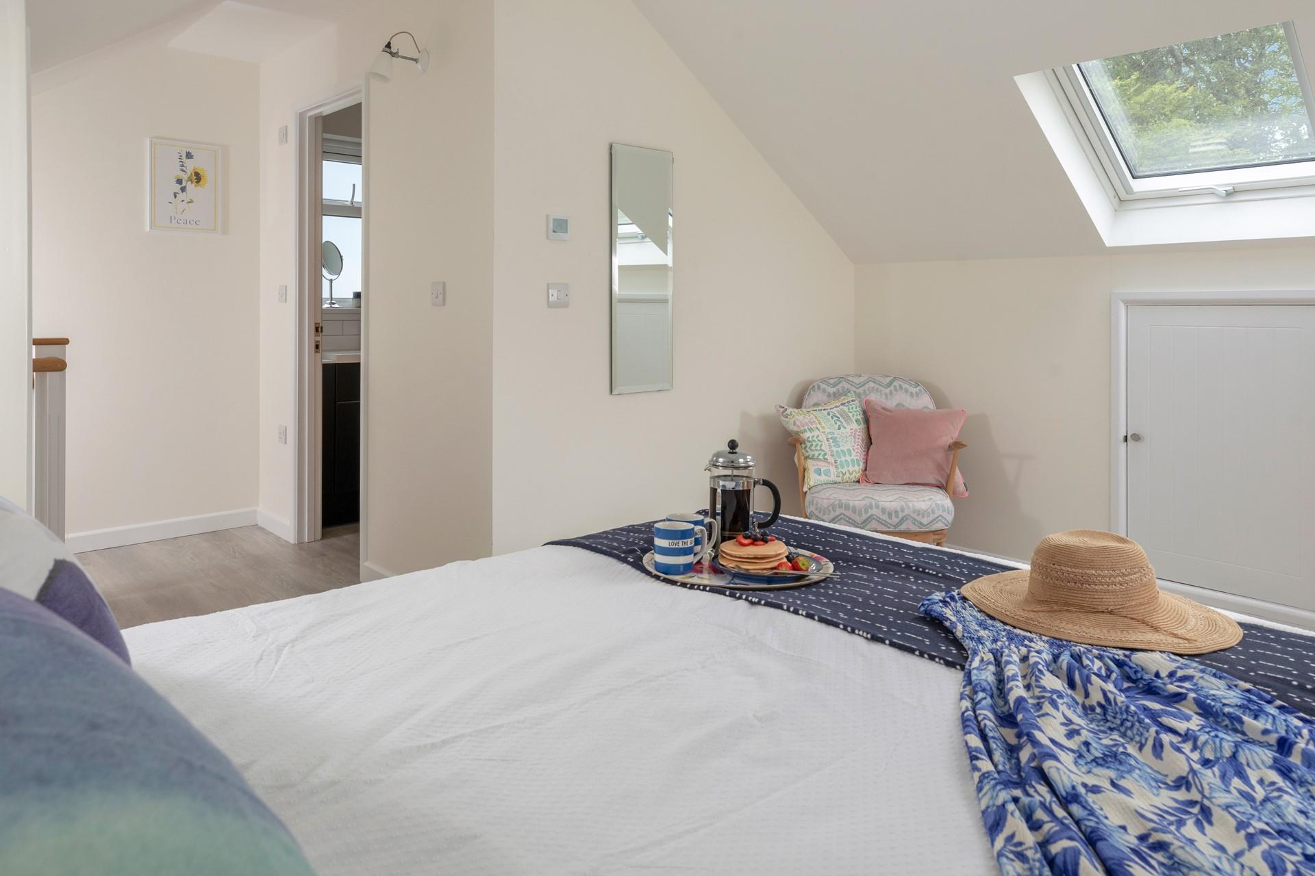 Wake up and treat yourself to a delicious breakfast in bed to start the day.