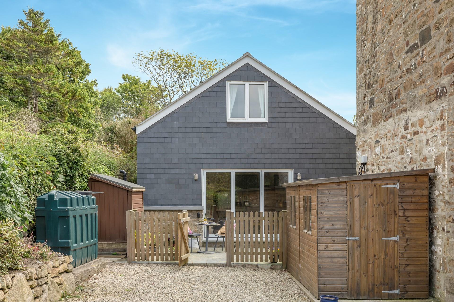 Sink into relaxation mode with your loved one.