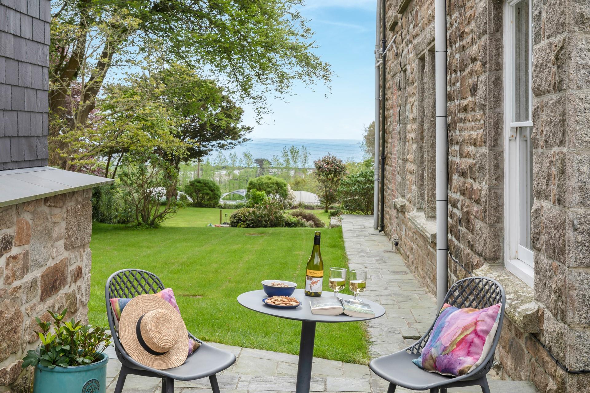 The mix of indoor-outdoor living is perfect for al fresco dining and drinking.