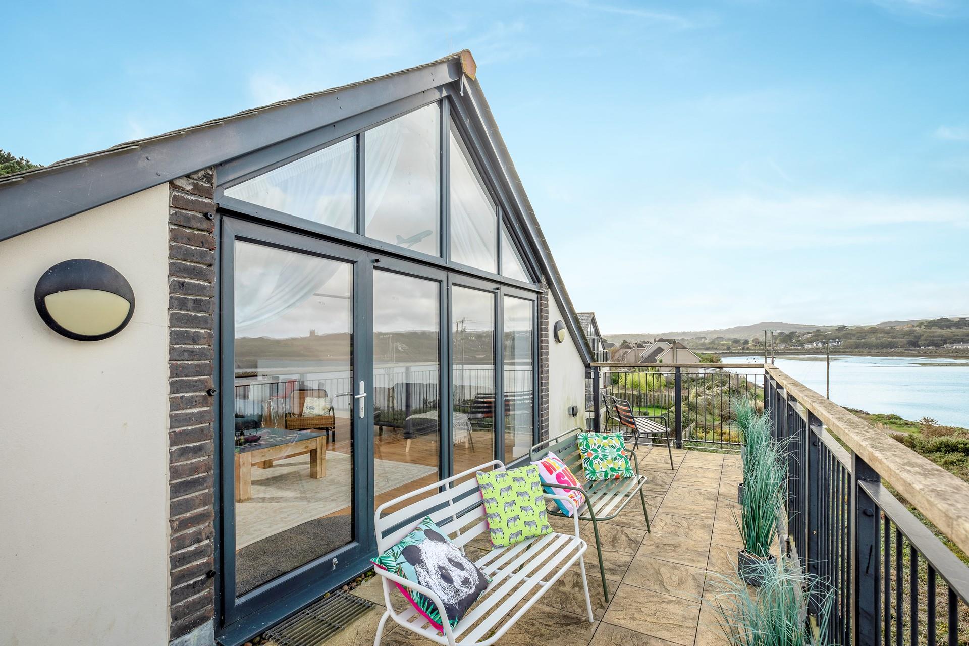 Take a drink out on the balcony and soak up the last of the day's sunshine.