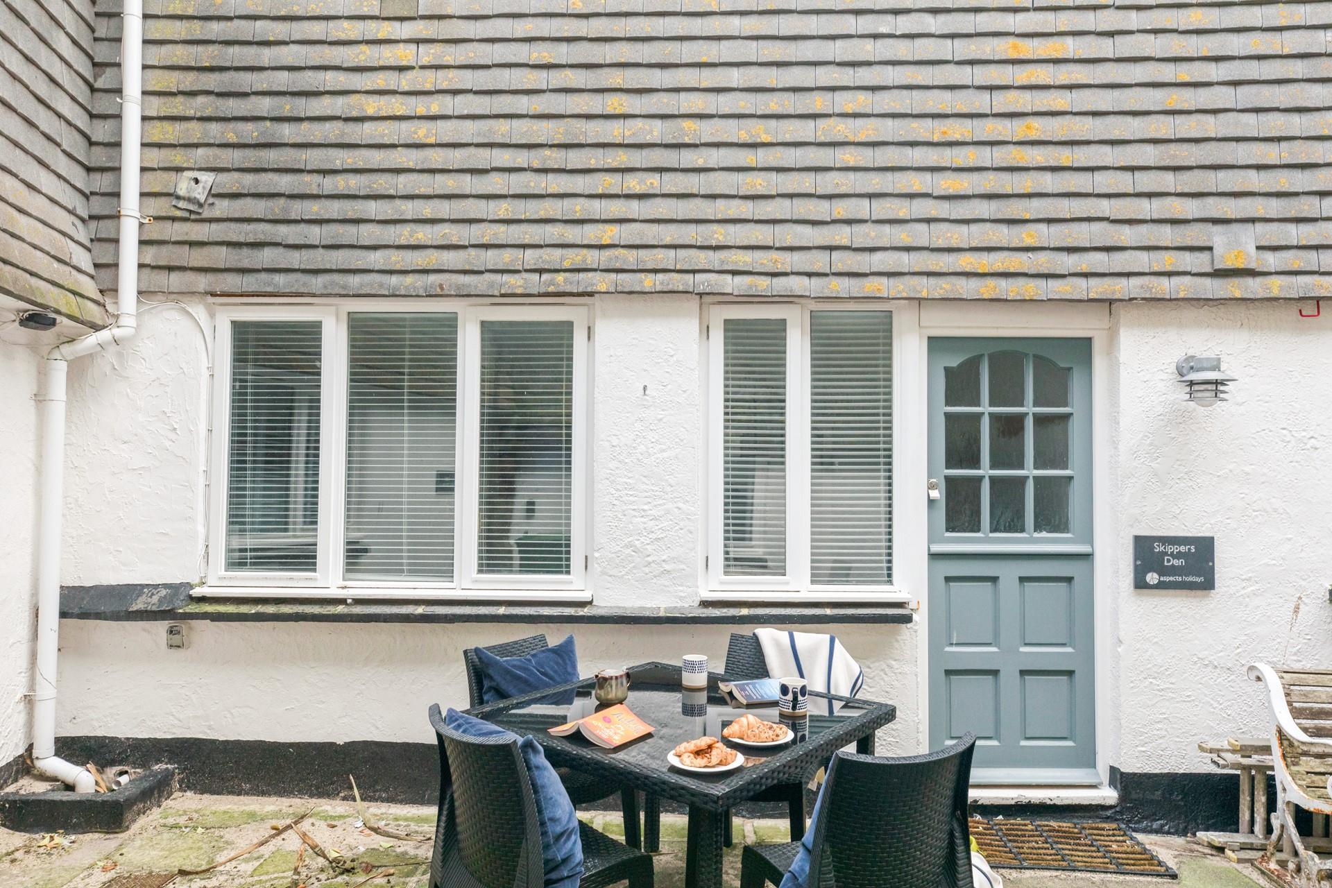 There is seating for 4 in the front courtyard.