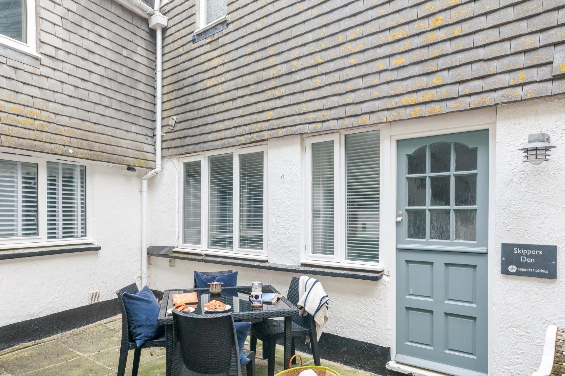 Take your dinner outside and relax on the patio.