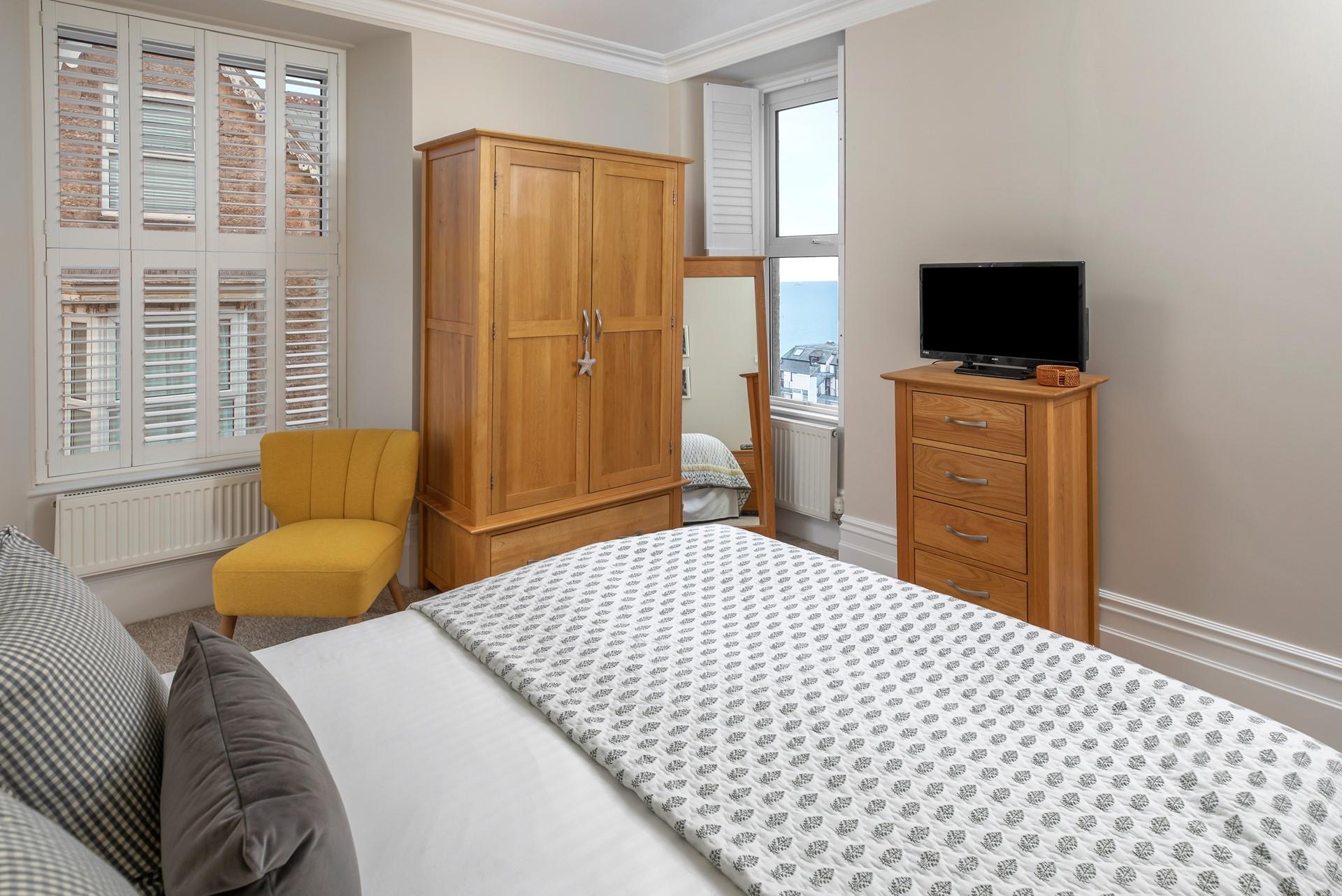 Wake up to glimpses of the ocean!