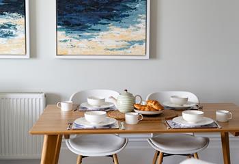 Sit around the table and tuck into a hearty breakfast while you ponder the day's plan.