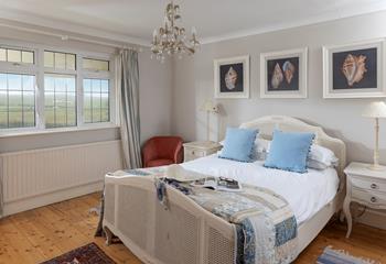 We love the seashell artwork, which reflects the wonderful seaside location.