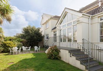 There is a spacious front and garden for relaxing with children and pets.