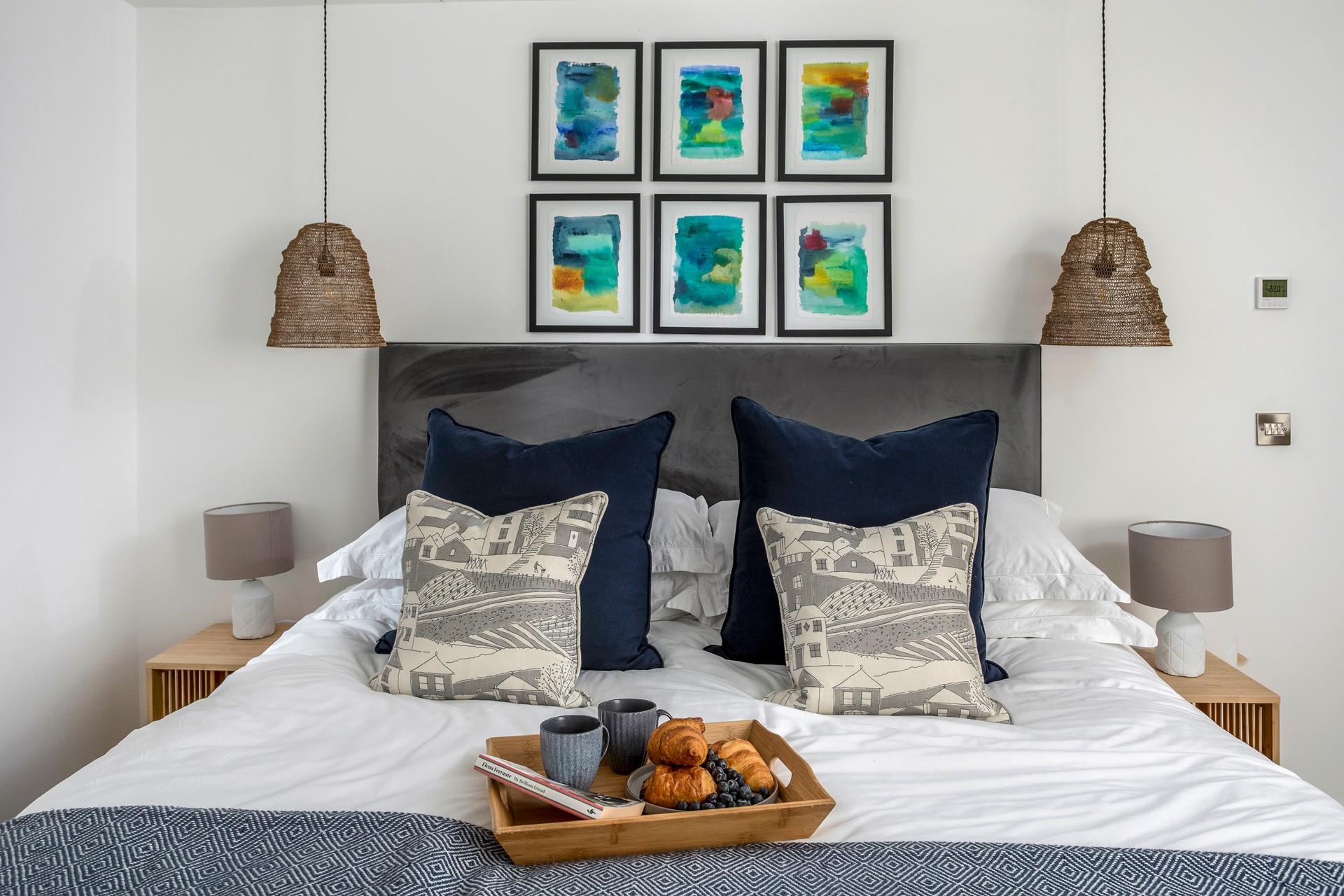 We love the contemporary lighting and artwork.