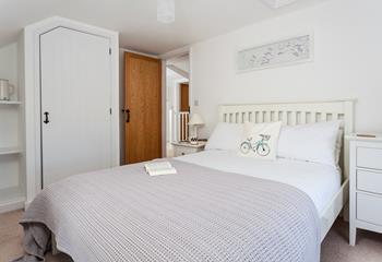 Wake up refreshed and ready for the day in the comfortable double bed.