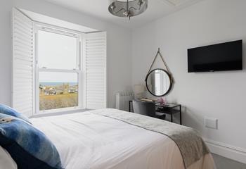 Wake up to stunning views over St Ives in the sumptuous king size bed.
