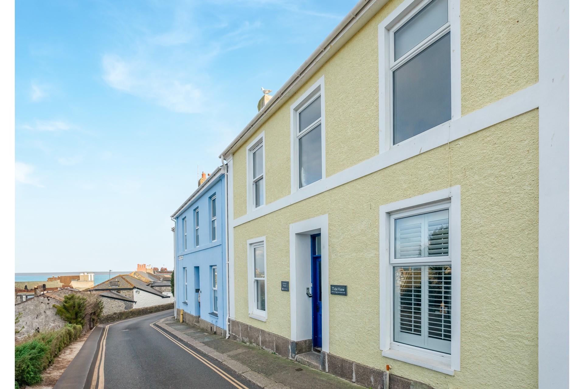 The cobbled streets of St Ives are just five minutes walk away!