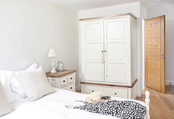 Country-style furnishings give the master bedroom a cosy feel.