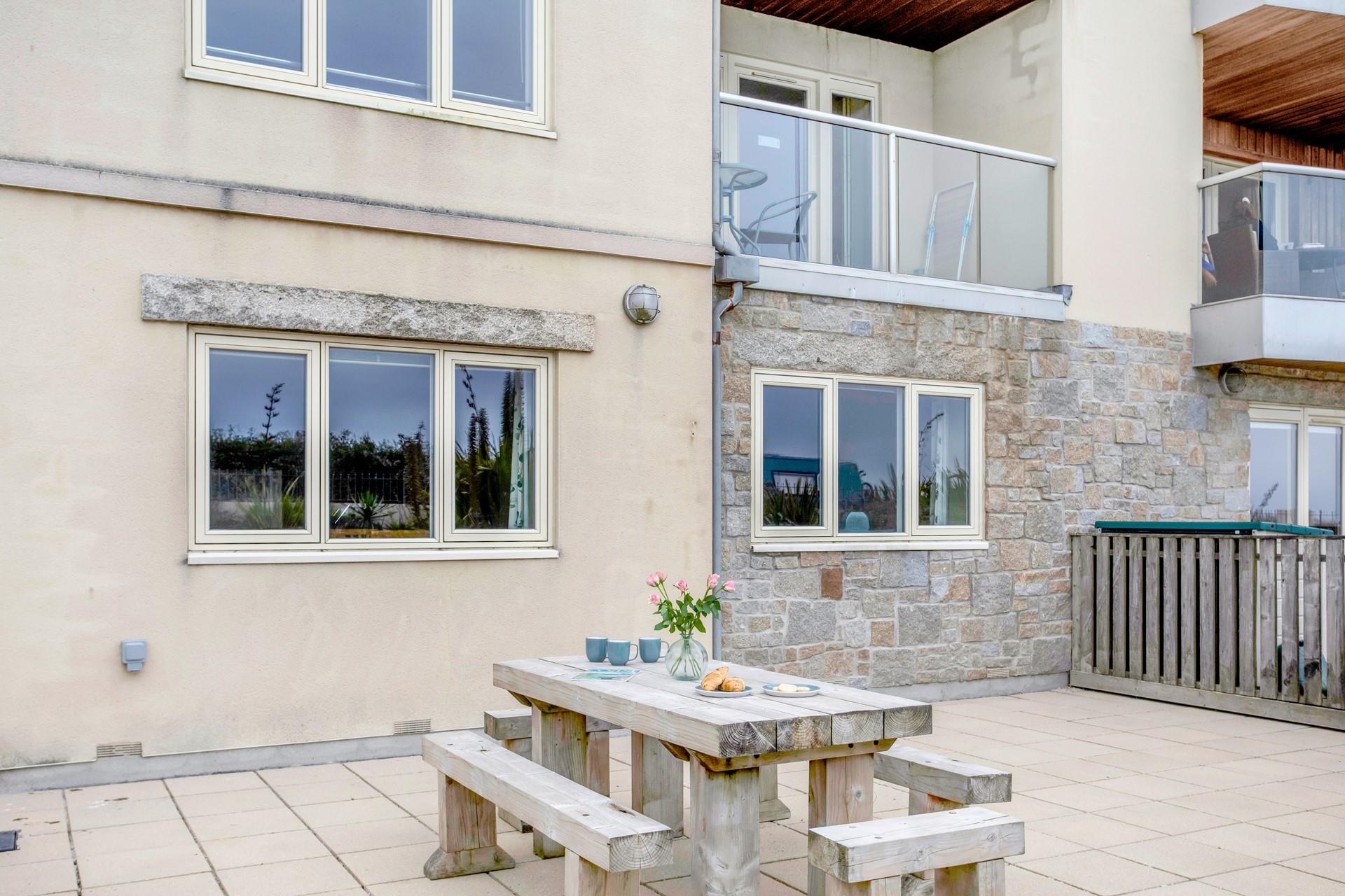 Indulge in freshly baked pasties for breakfast in the sea-facing courtyard. 