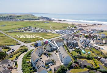 Nownsek is ideally located just moments from the beach.