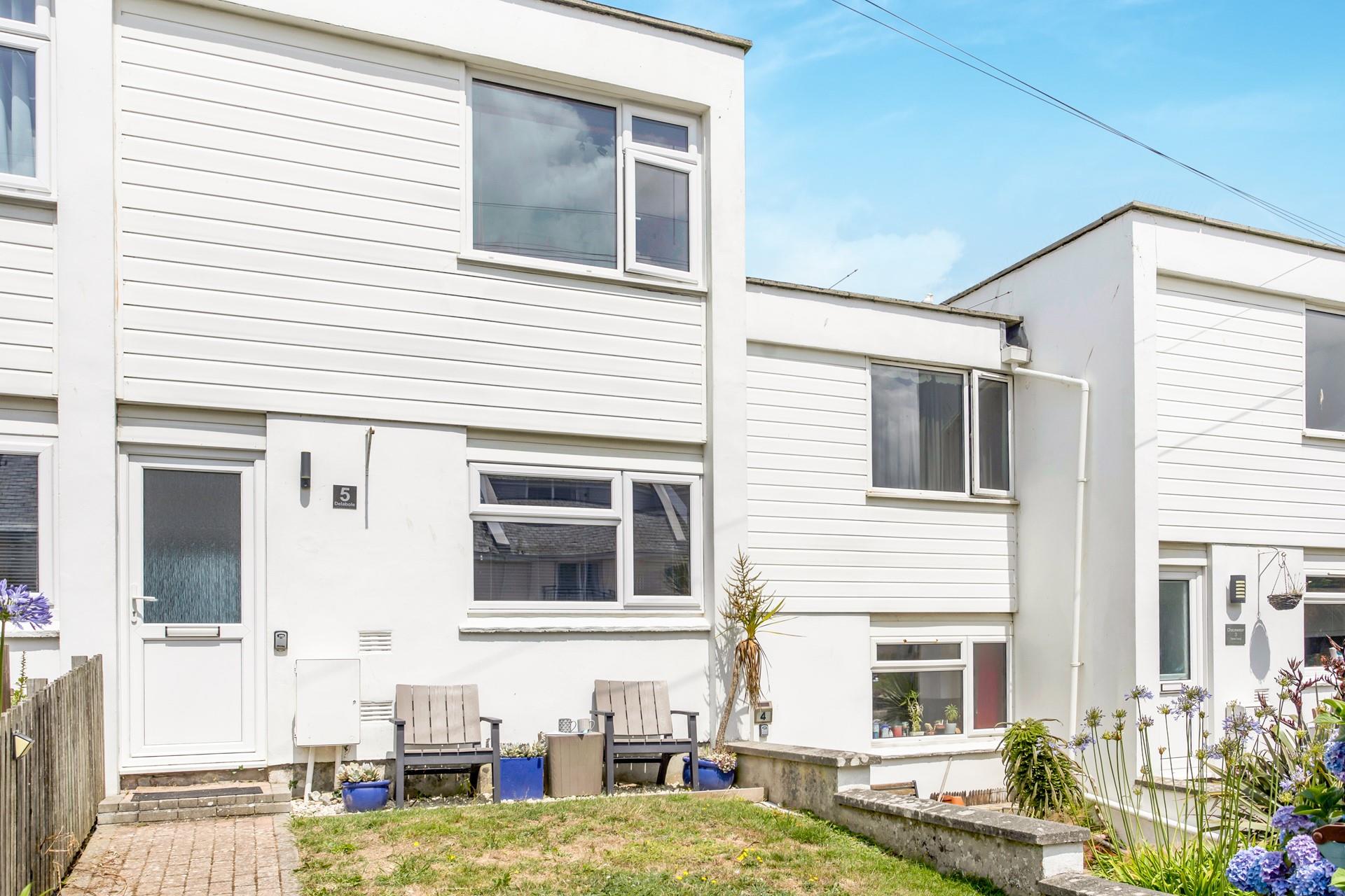 Perfect for all the family, including the dog, with beach and coast walks on your doorstep.