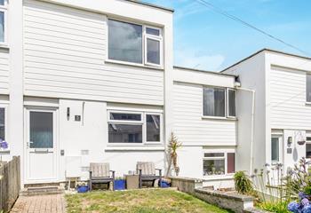 Perfect for all the family, including the dog, with beach and coast walks on your doorstep.