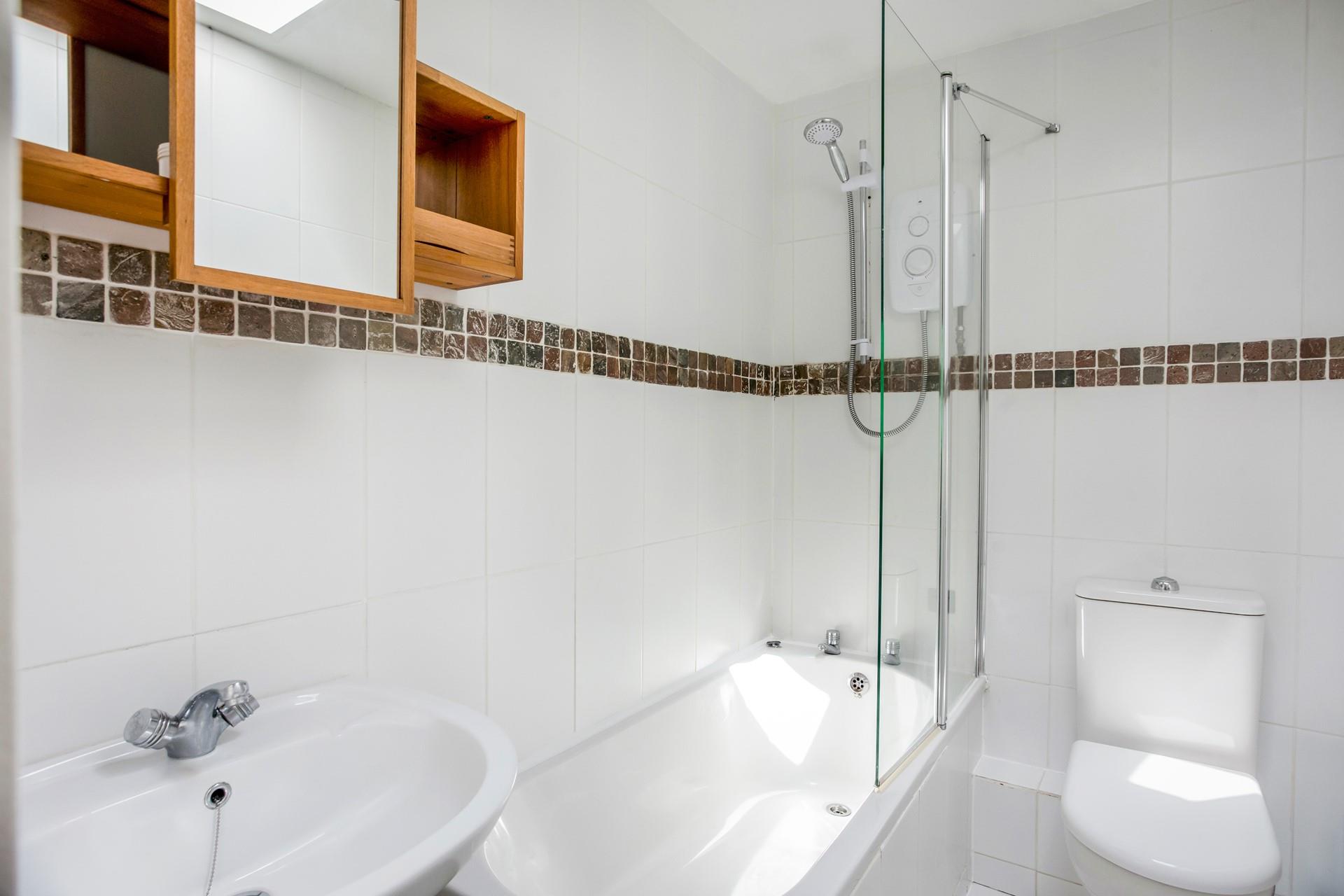 Wash away beach days in the bath or shower.