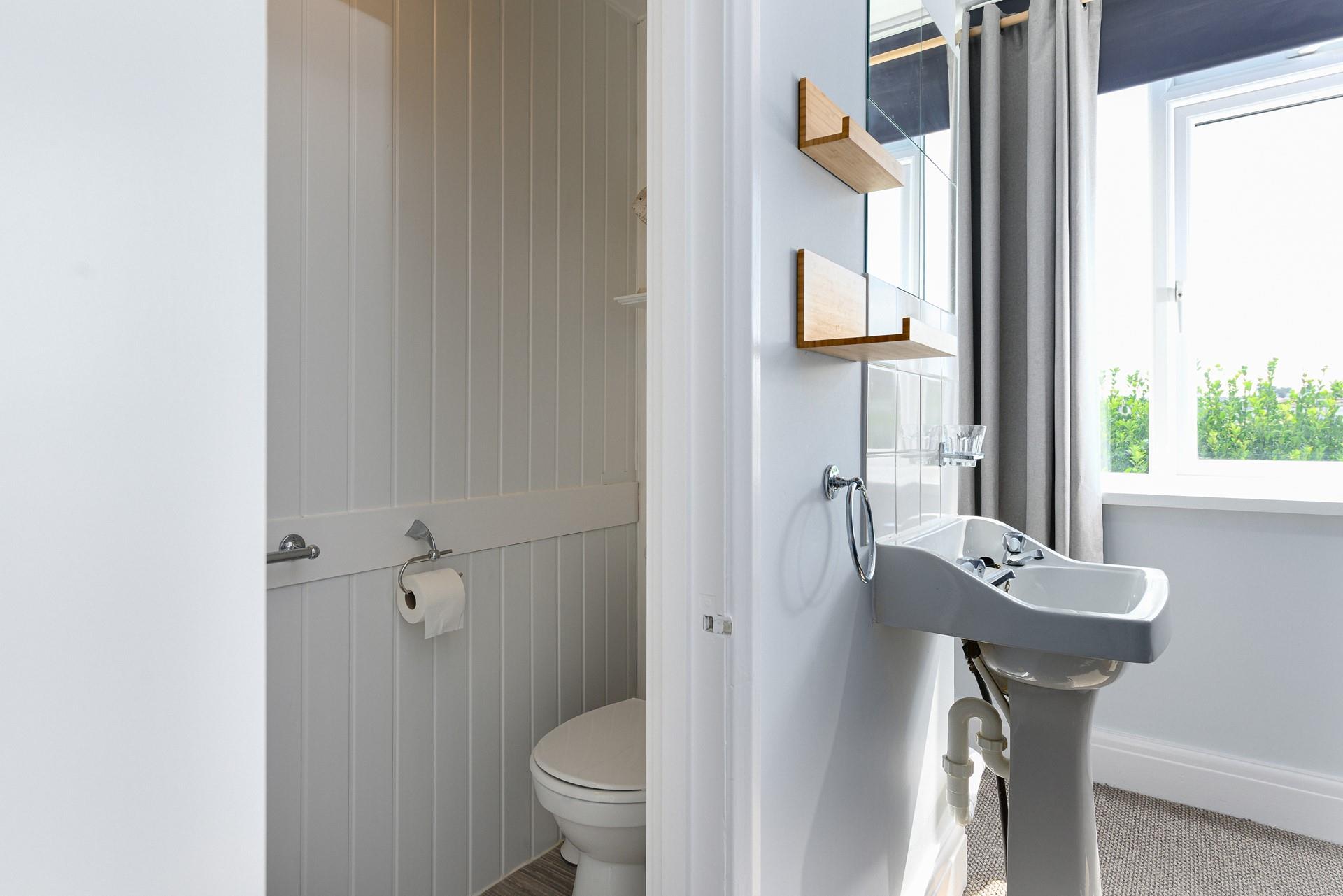 The twin bedroom boasts its own en suite shower room.