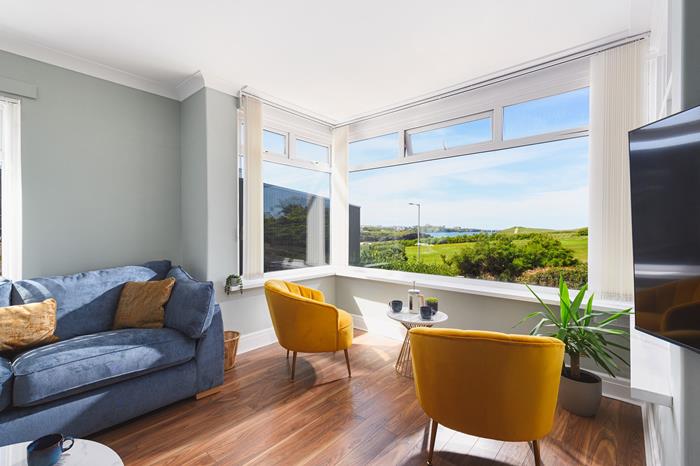 Rolling Waves, Sleeps 8 in Newquay