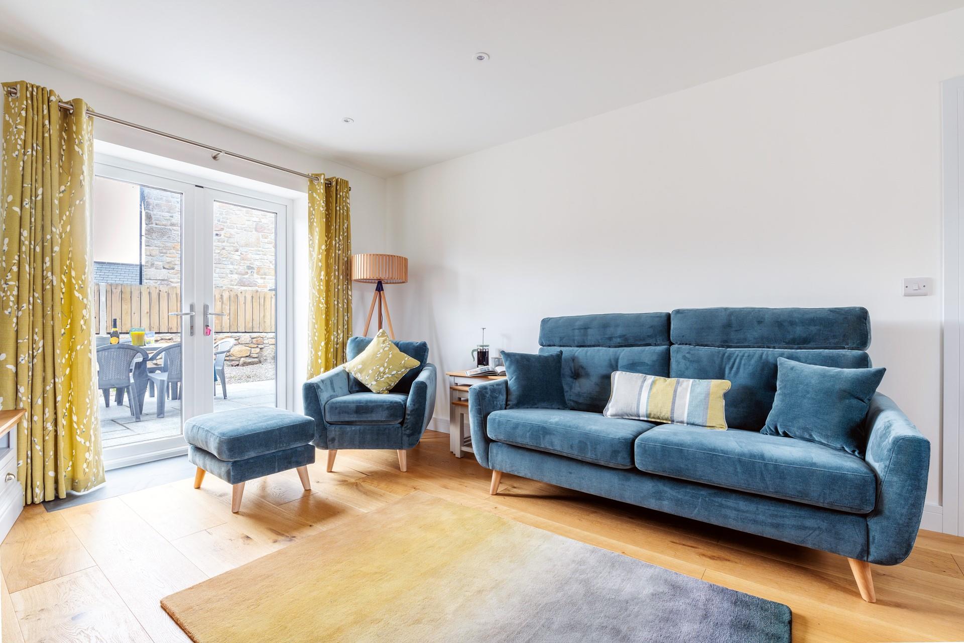 The sitting room is decorated with seaside tones of blue and yellow.