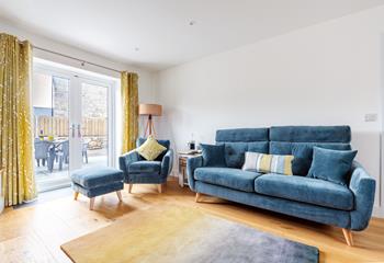 The sitting room is decorated with seaside tones of blue and yellow.