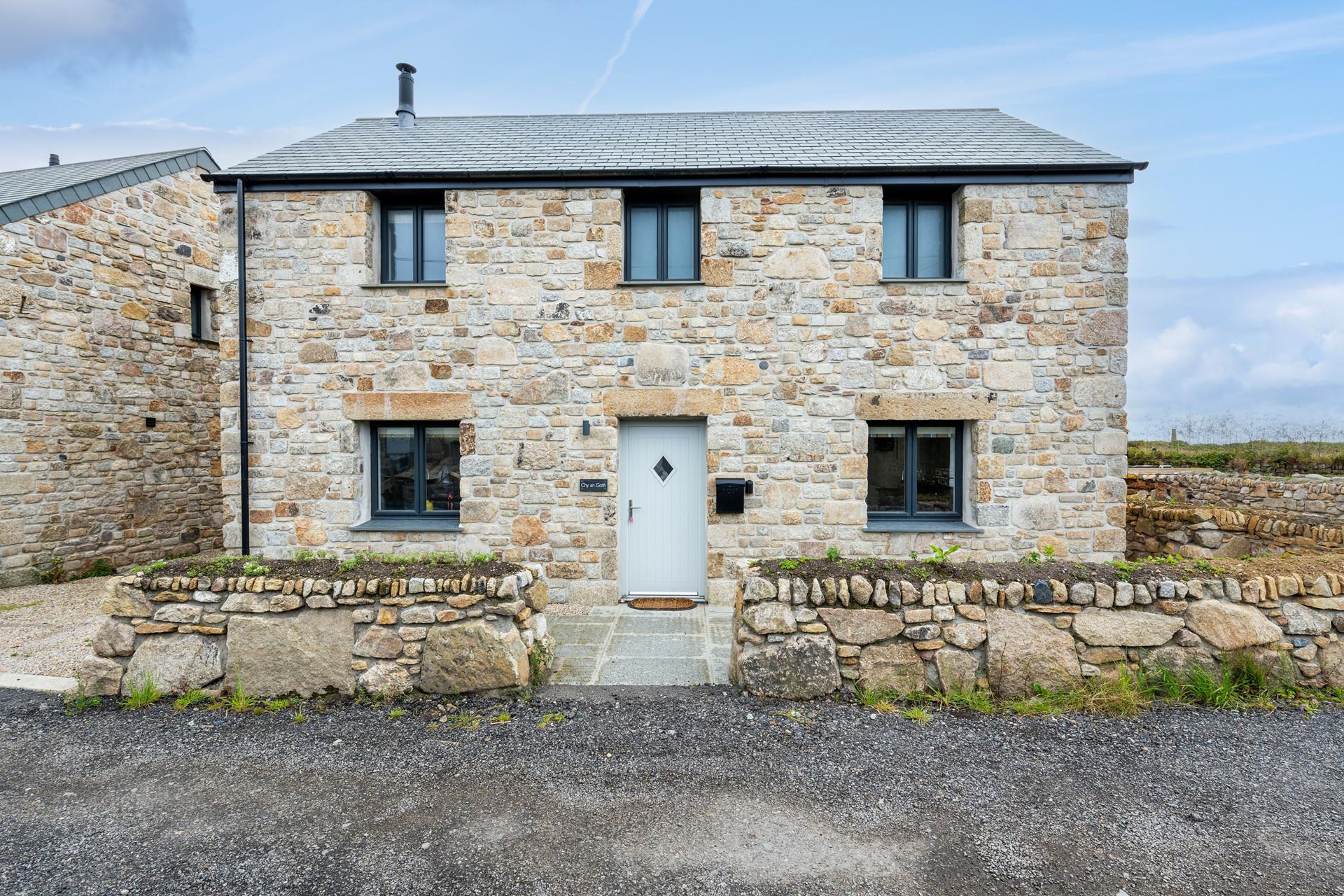 There is ample parking outside so you can explore all corners of Cornwall.