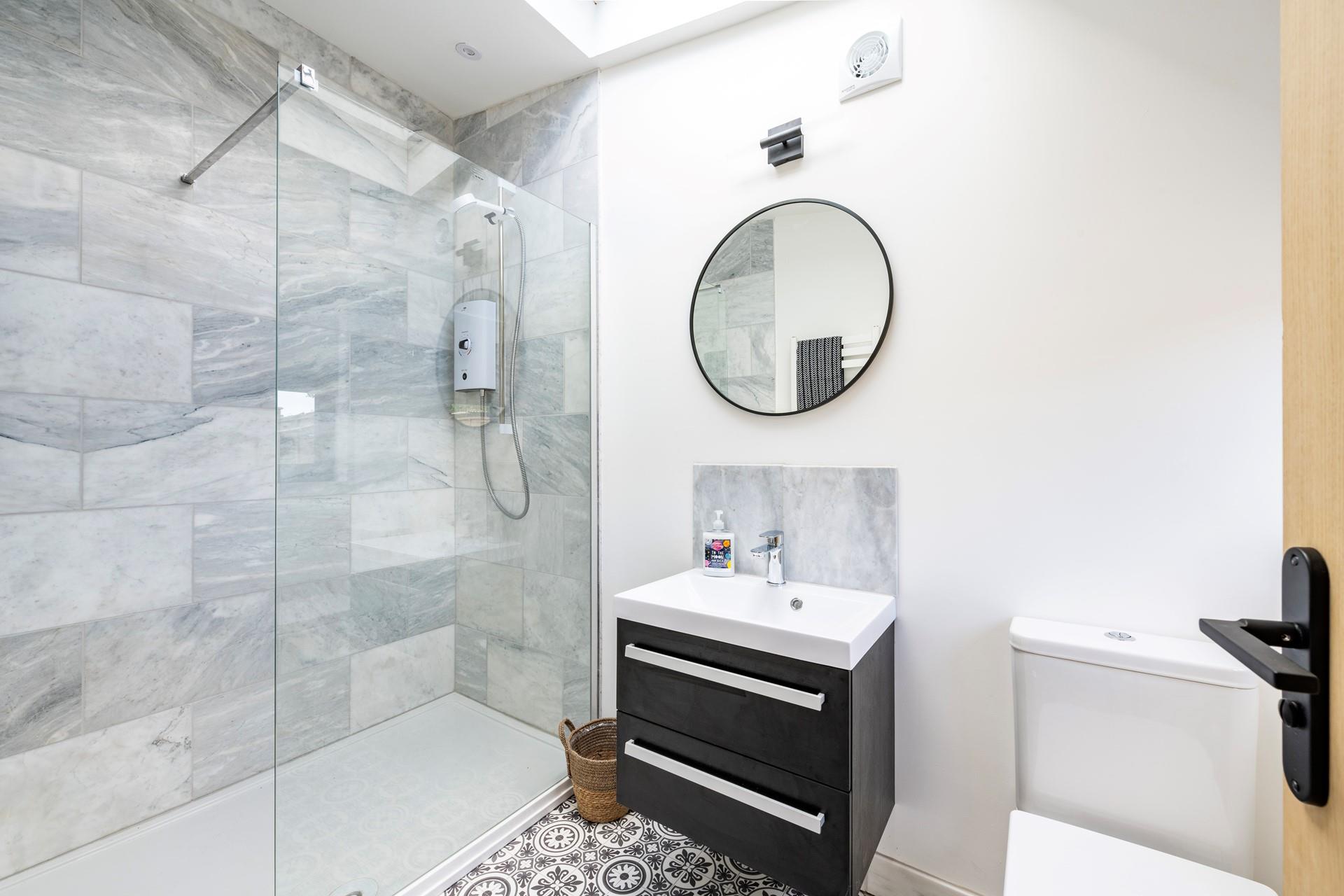 Wash off sandy toes in the walk-in shower after a day spent on Hayle's 3 miles of golden sand.