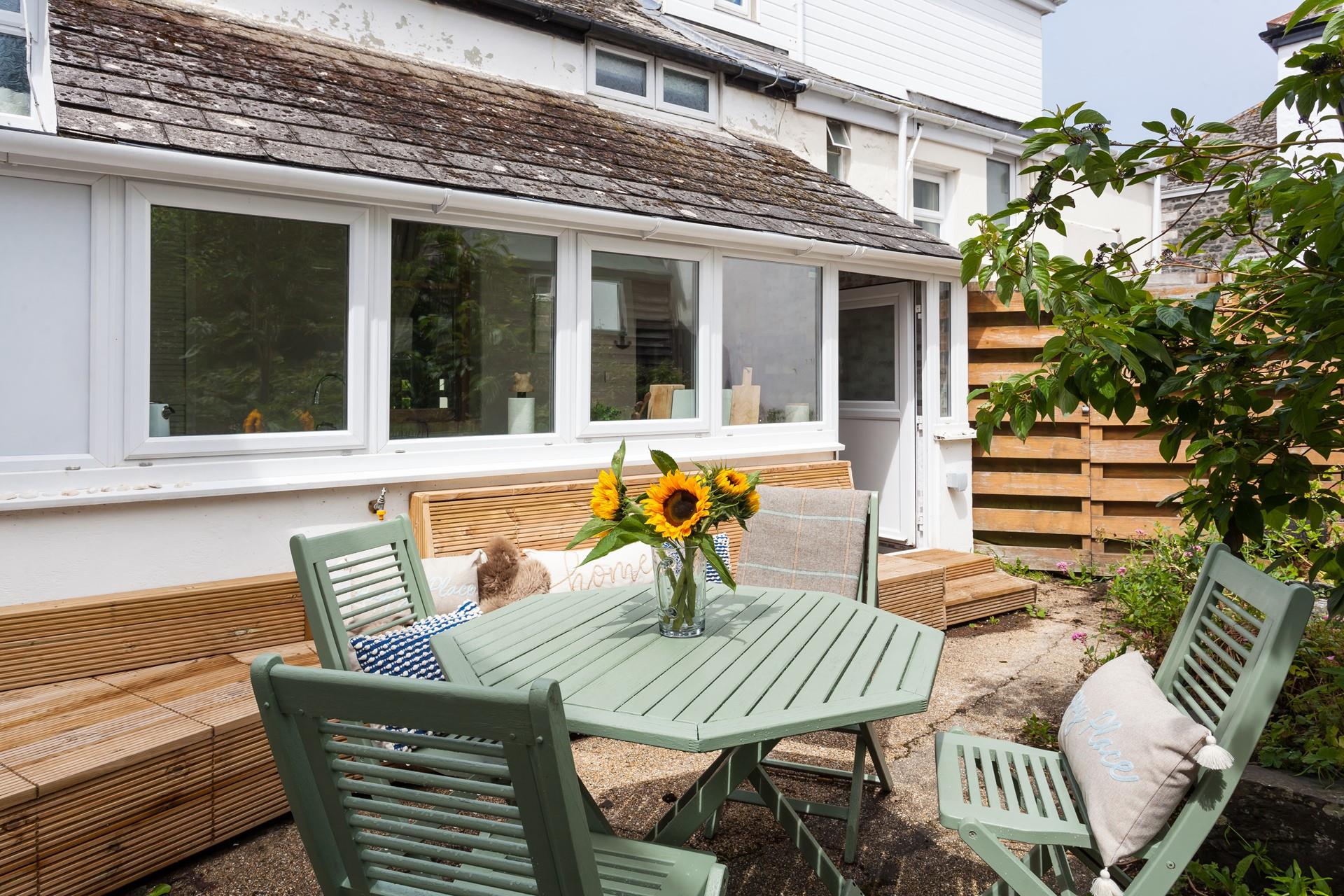 Unwind in the quaint garden, sipping your favourite tipple.