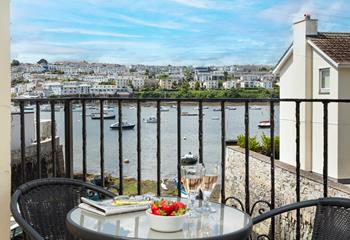 Relax and unwind on the balcony with a glass of your favourite tipple.