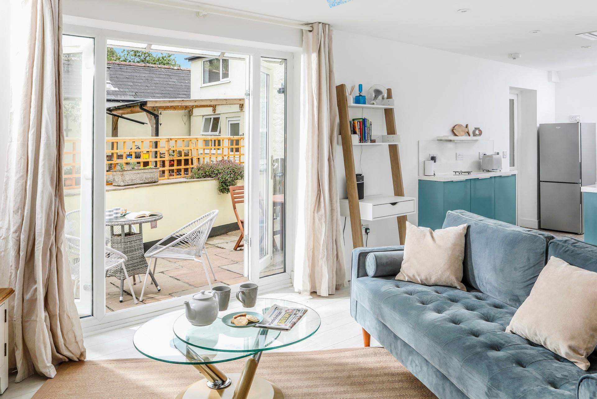 Open the patio doors and let the summer breeze run through while you enjoy tea and biscuits.