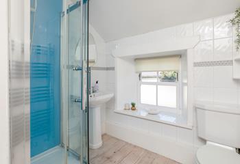 The additional shower room means there is plenty of space to get ready in the morning.