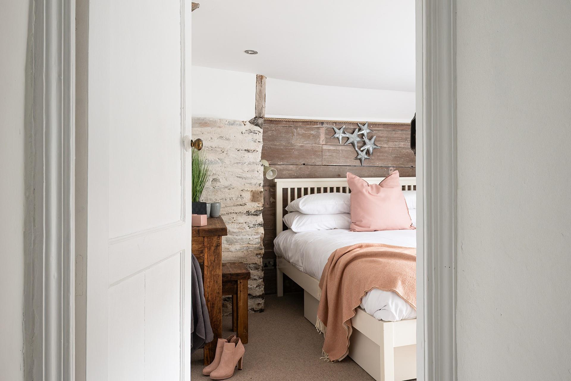 The combination of textures create a truly luxurious feel.