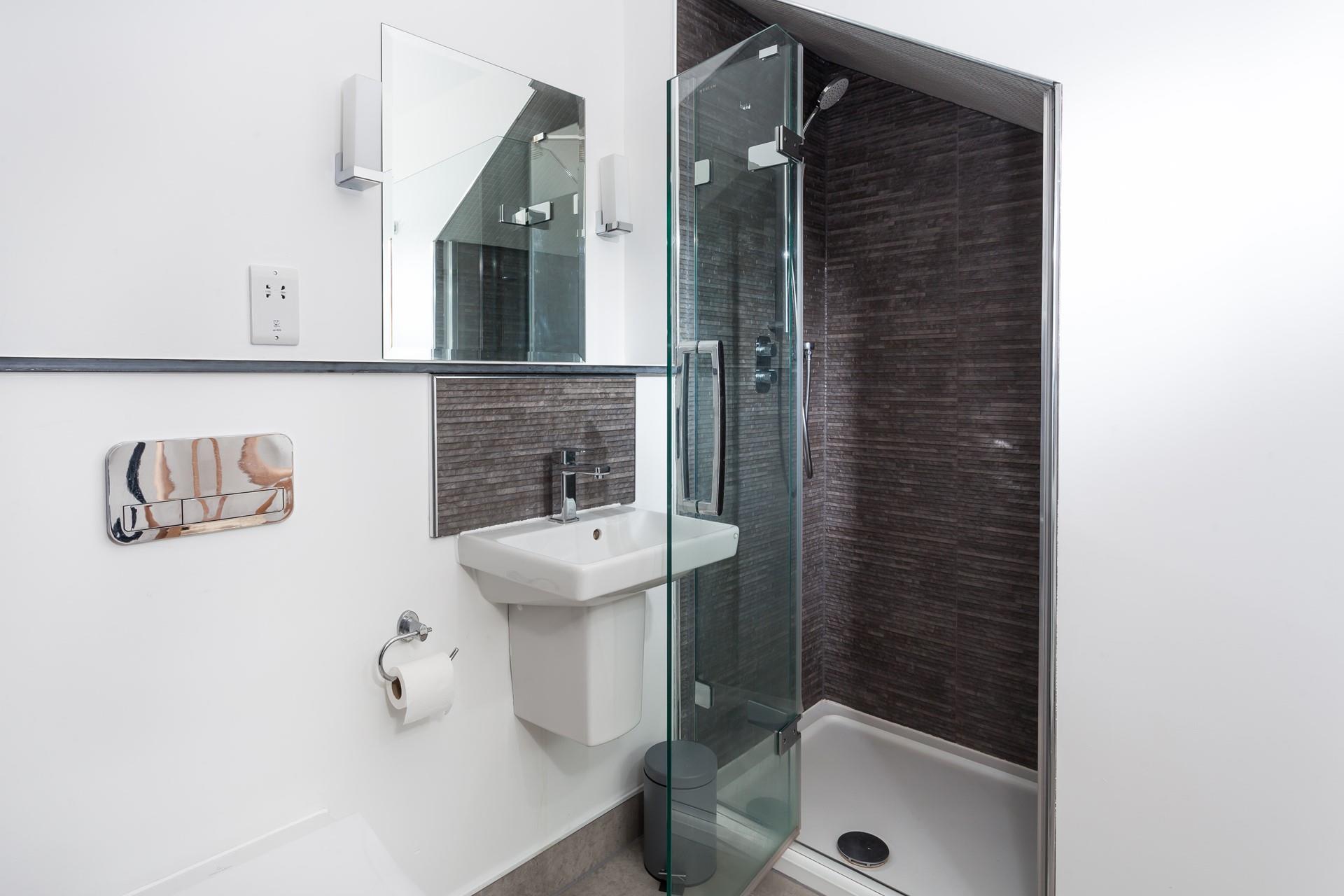 Wash off sandy toes in the en suite shower room.