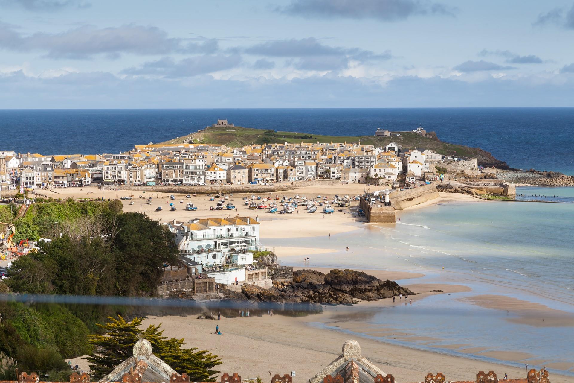 Beautiful views of St Ives can be enjoyed from this comfortable apartment.