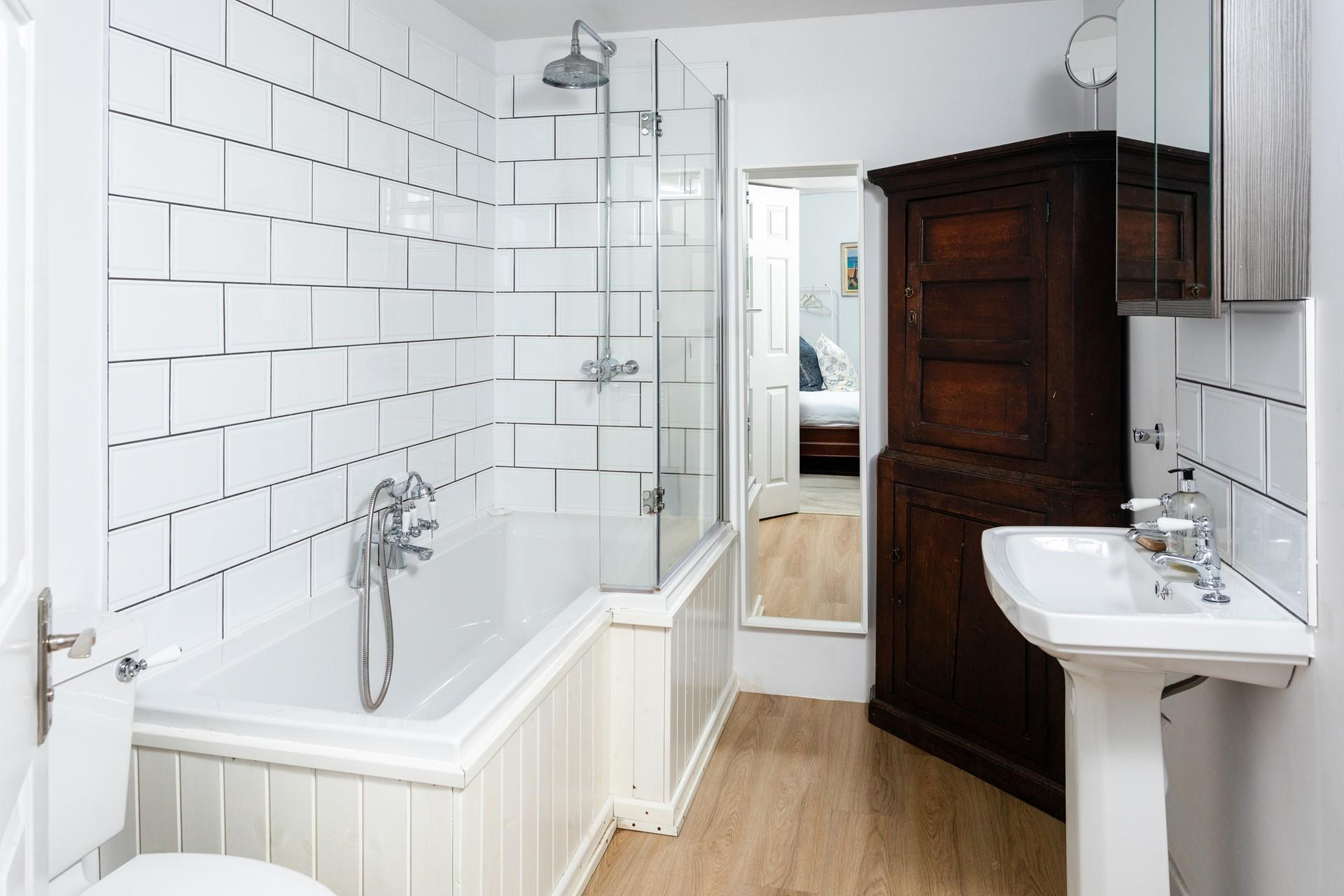 The en suite is the perfect space to get ready.