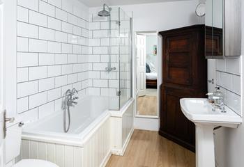 The en suite is the perfect space to get ready.